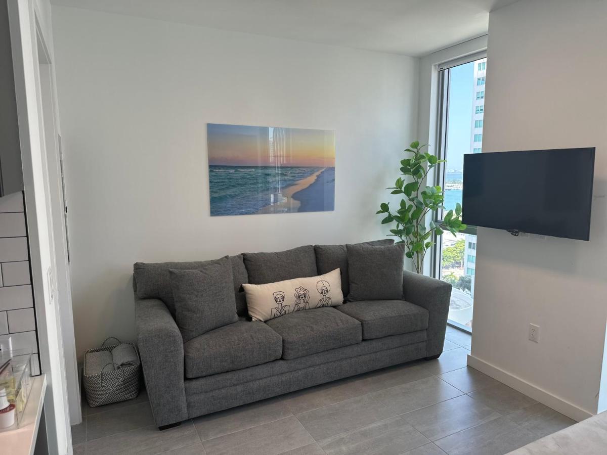 Comfortable Studio With King Bed And Queen Sofa-Bed Miami Esterno foto